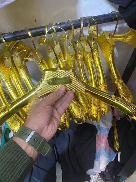 السلام عليكم 
تعاليك للبيع جديدات بلجيس شخط ما بيهن 
عددهم فوك 600 قطعة 
تريدهن كلهن تريد ابيعلك قسم ماعندي مشكلة 
وسعر مناسب 
واتساب فقط 
*********** مكان بغداد يوجد توصيل
