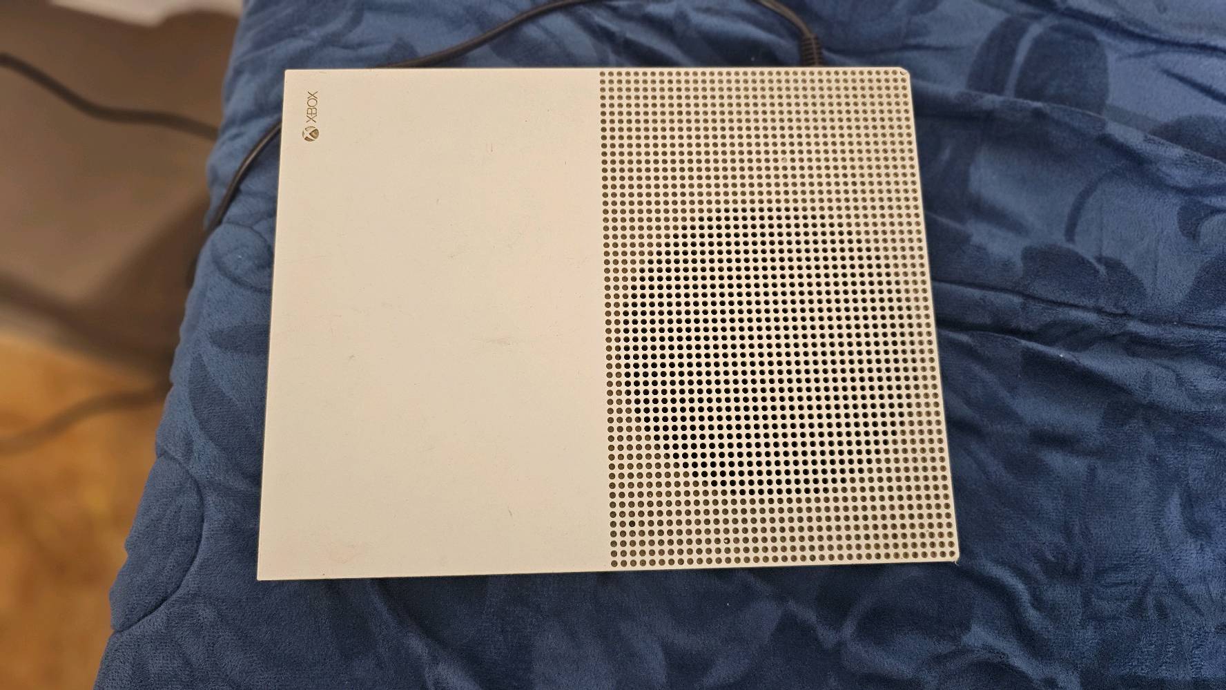 xbox one s 
١ تيرا نظيف جدا 
العنوان بغداد الغزالية 
ورجاءا لا تكسرون بالسعر اني عارضة اصلا بلاش لكطة 
ما هي سعة التخزين في الجهاز؟: 
١ تيرا 
هل يتضمن الجهاز أي إكسسوارات إضافية؟: 
جوستك واير هدية 
ما هو السعر المطلوب؟: 
١٢٥ الف وبي مجال بسيط 

ما هو موقعك الحالي لتسهيل عملية التسليم؟: 
بغداد الغزالية 