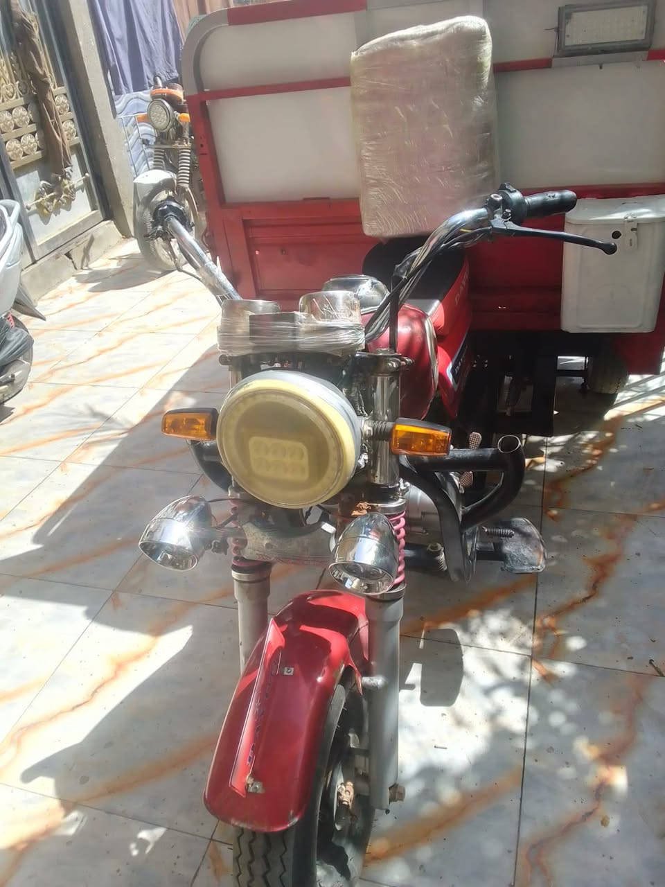 ستوته للبيع 2021اوراق أصولي شاصي مكفول محرك مفتوح نضافته 70%
سعرها 1350مجال بيها قليل مكاني ناصرية حي الشهداء قرب جامعه العين 
رقم الهاتف***********
