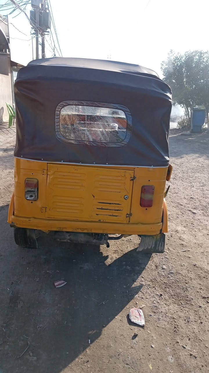 سلام عليكم شباب تكتك أزيل موديل 2018 أوراق كامره تكتك ما ماقصه شي كله جديد السعر 2500 وبيه مجال  الرقم واتساب وتصال ***********
