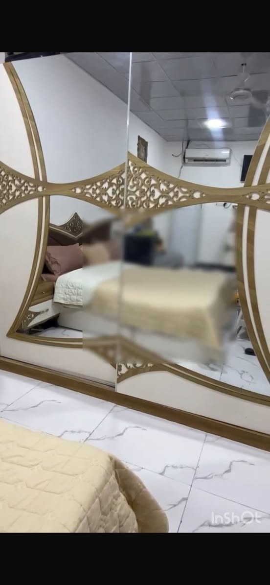 غرفة نوم 6 قطع مستعمله 
بيها ملاحظات قليله 
ب300 الف وبيها مجال
***********
