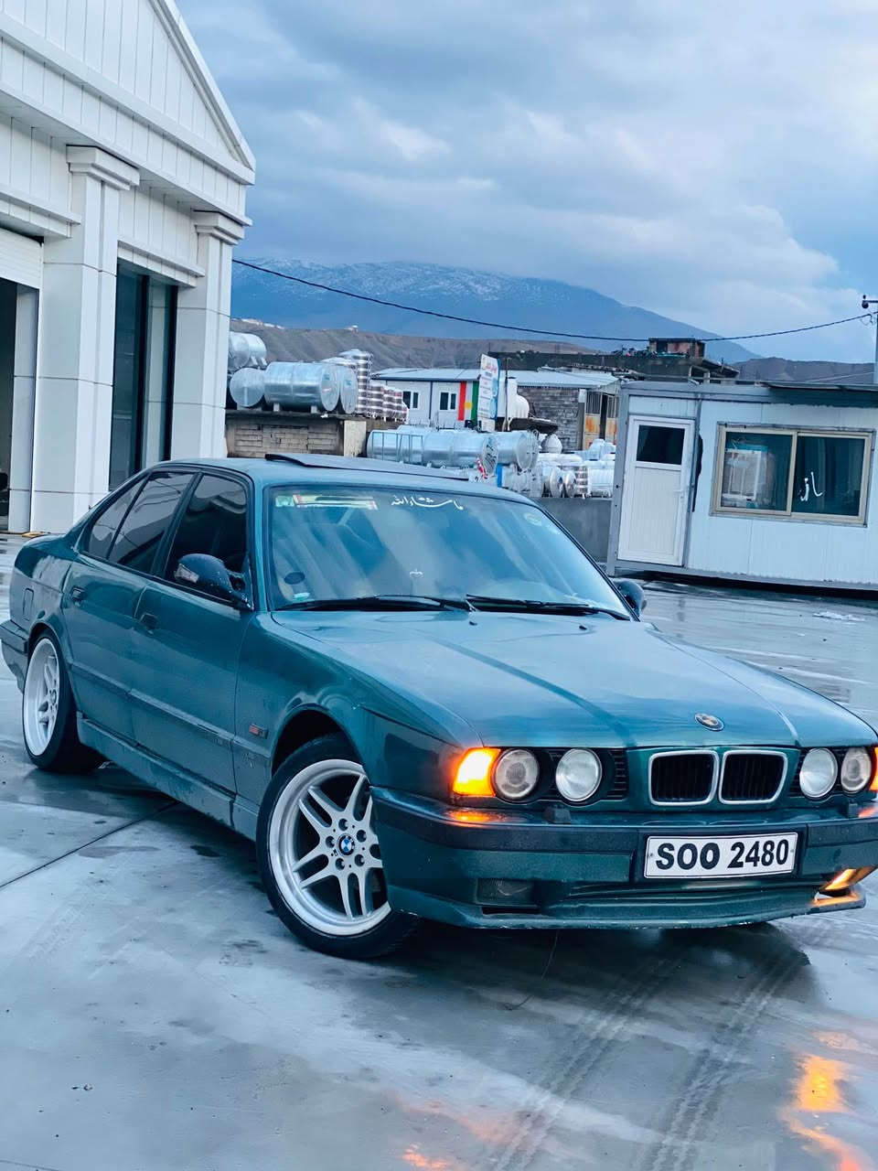 سەرەتا بەناوی خودا 
BMW520i 
مۆدێل 1995 سەیاراکا ئاوروپی بیلاد 520 گئرحادیە سایاراکا زۆر بە پاچی مایتەوە مەنەفئستو هەزەو باکانەیە. سەیارەکە دینار مەسروفی تیانیە ماڵی دۆستە 
ژم:***********٨
ژم:*********** سوران, أربيل
