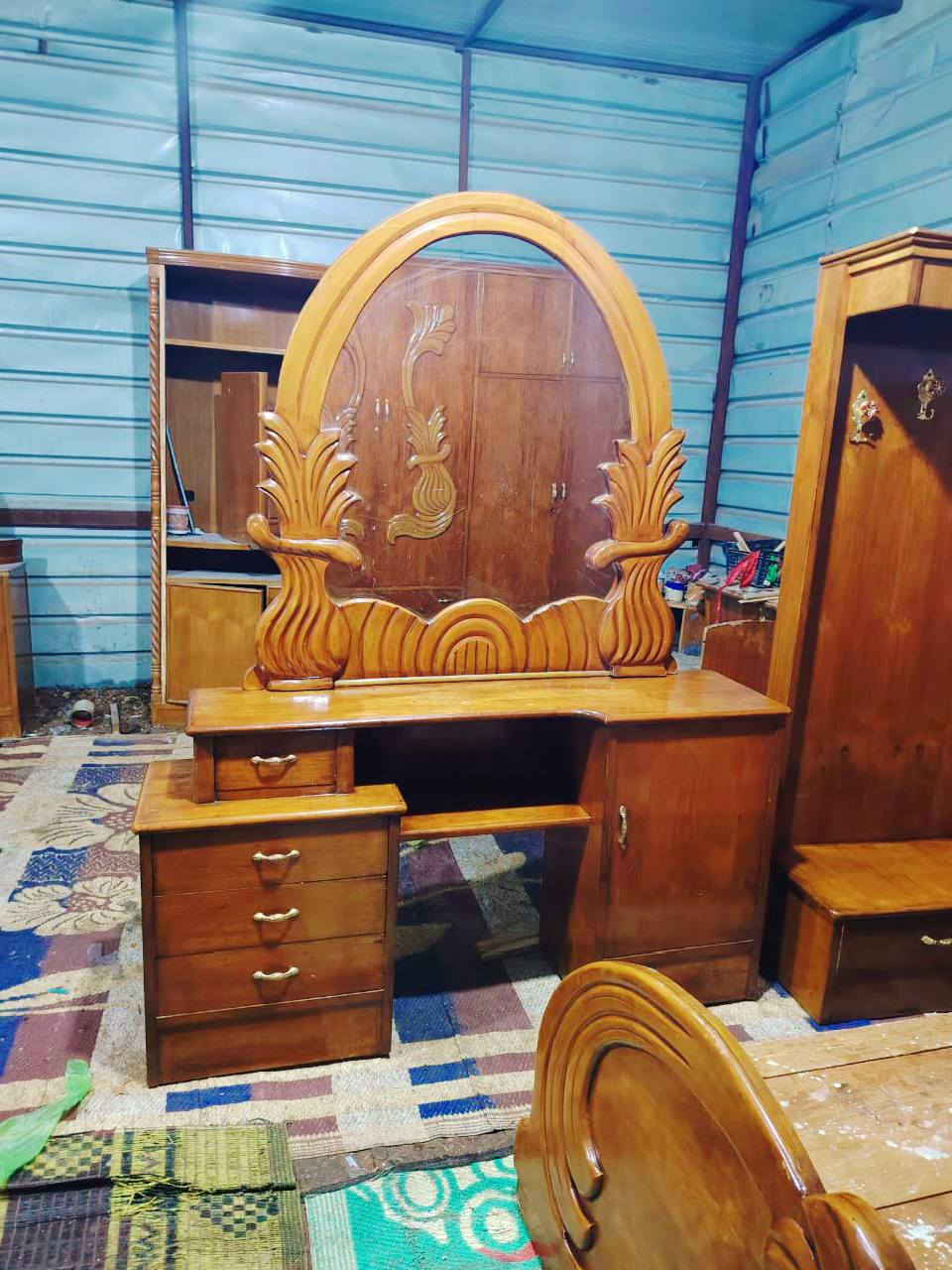 غرفه اخشاب للبيع ست ابواب ملحق نضيف صاج تكمه شغلل ثكيل السعر 650 الاتصال على الرقم *********** بغداد متواجد واتساب وعندي توصيل بكروه
