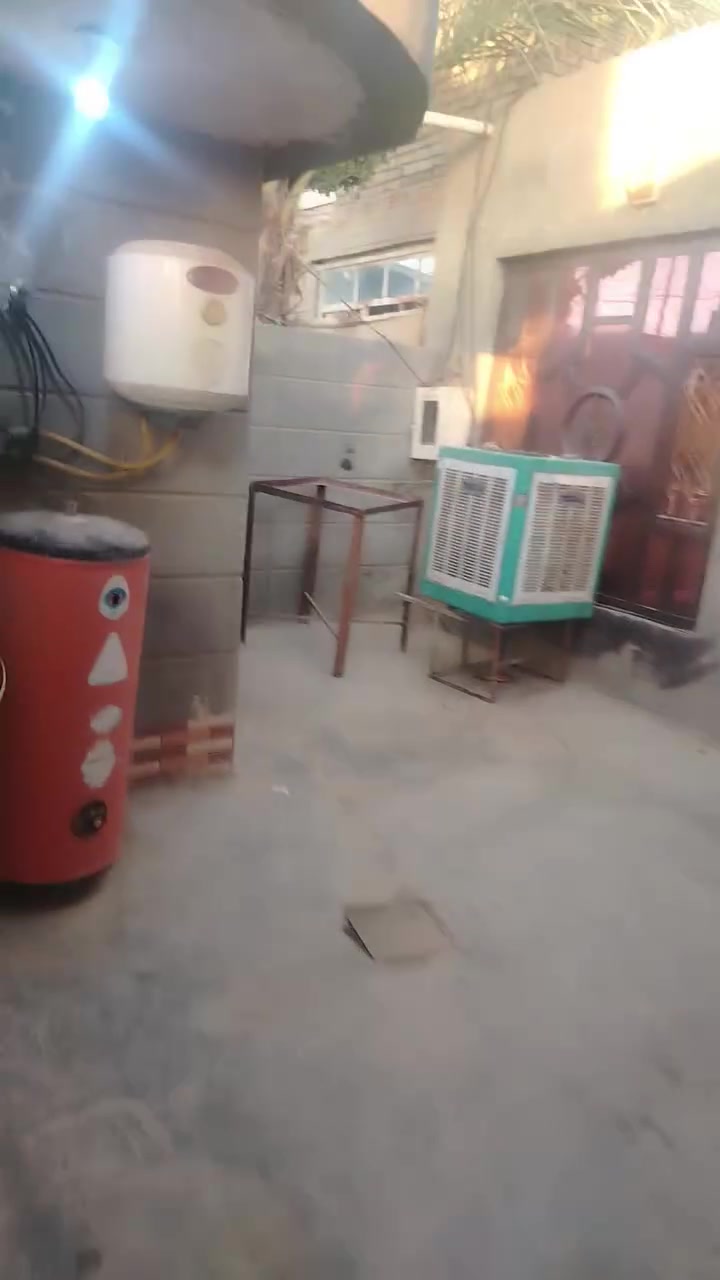 السلام عليكم
دار للبيع🏠 زراعي 
حي رسمي
مساحة البيت 200
يتكون من غرفتين نوم
هول ومضيف ومطبخ
صحيات عدد اثنين
داخلي وخارجي
الاستفسار الاتصال📞 
على الرقم ***********
