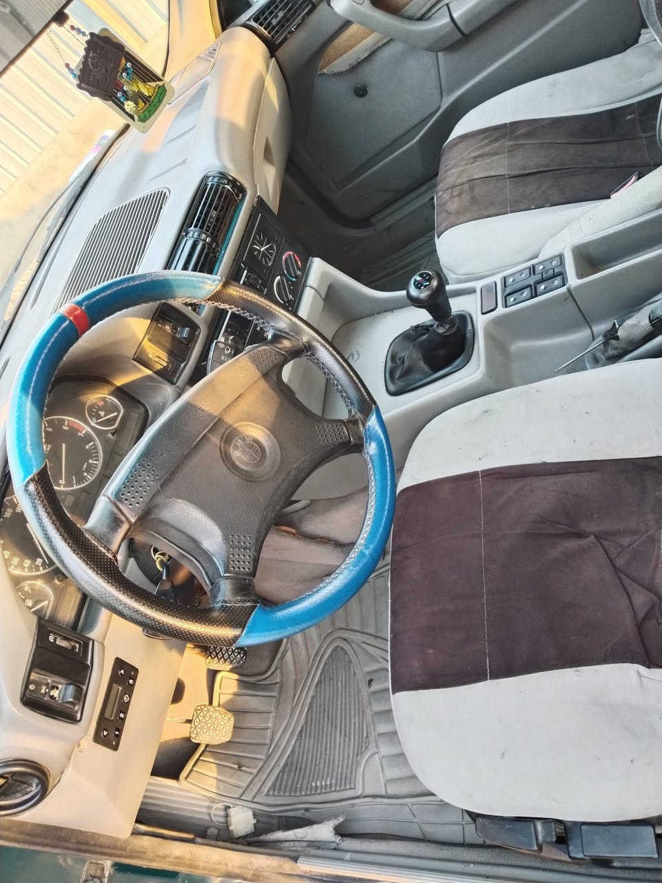 بي ام دبليو للبيع  525مسكر كير عادي كير ومكينه وتخم تأير مكفوله من الضربعه سياره نضيفه غرفه نضيفه ويل رياضي رقم نكليزي سياره خير من الله  سعر 55 مجال الشراي شراي يتصل ***********
