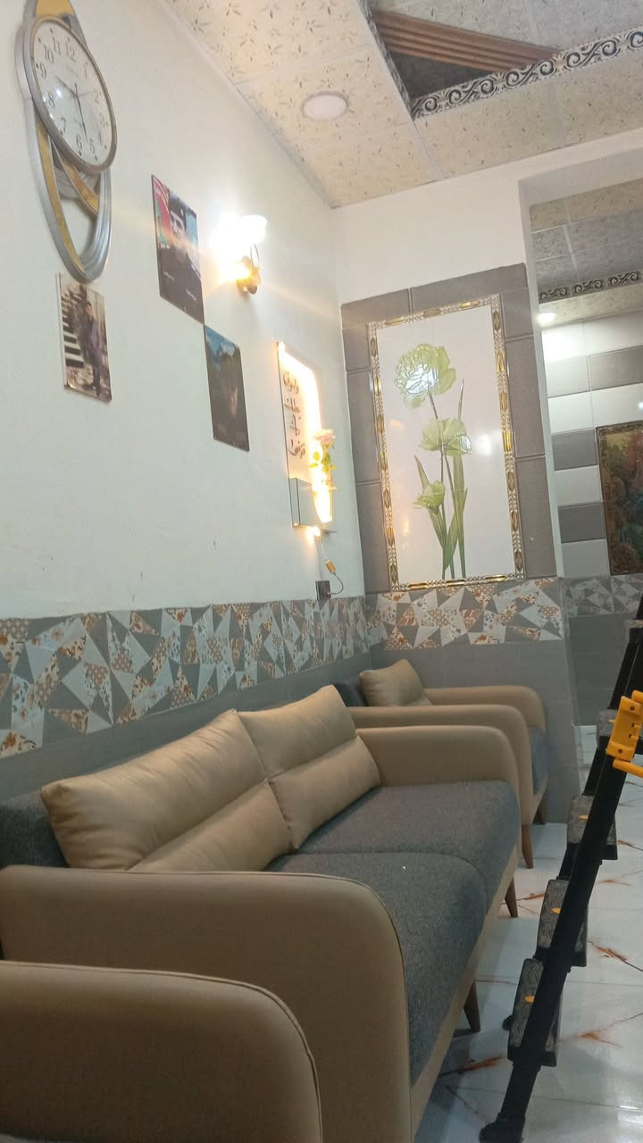 هذا تخم مستعمل جيد مكتبي او ستقبال مرتب وفخم  الي حاب يشتري يتواصل وياي واتساب فقط ع هذا رقم ***********
