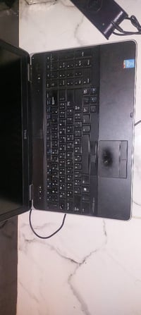 لابتوب ديل كور اي 7  رام 8  نضام ويندوز 10  باقي المواصفات ماعرفها  نض...