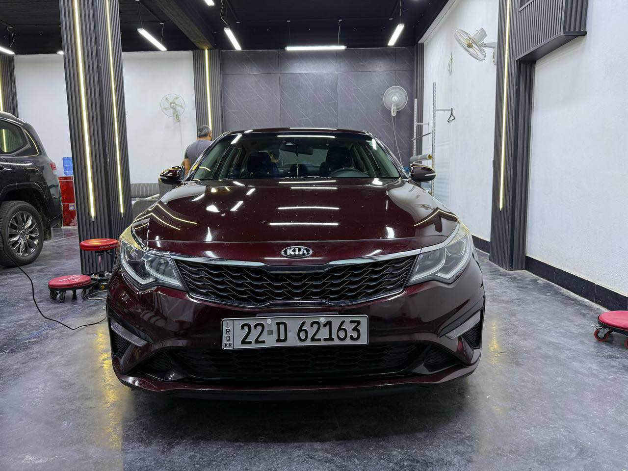 السلام عليكم كيا اوبتما 2019 للبيع 
موصفات السيارة fe
شاشه كبيره
رادرات اماميه جانبيه حساسات خلفيه
تحكمات استيرن  وباقي الموصفات عاديه 
حادثها موضح بالصوره  (بارد فقط) السياره كلين 
السياره بدون قطرة صبغ وبيها شخوط بسيطه 
السياره جاهزه ومابيها اي نقص 
رقم اربيل بسمي السياره تحويل ثاني يوم 
لسعر145 وبيها مجال للطيبين 
اي استفسار 
*********** كربلاء, العراق
