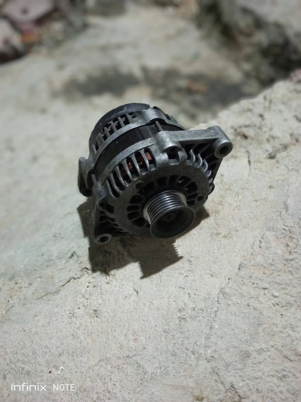 📌 داينمو شيفروليه أبيكا (Chevrolet Epica Alternator)
النوع: داينمو أصلي
الحالة: مستعمل نظيف 
يصلح لـ: شيفروليه أبيكا و بعض موديلات أوبترا حسب المكينة
جاهز للتركيب – شحن مضبوط بعد الفحص
للتواصل على الرقم (***********)
