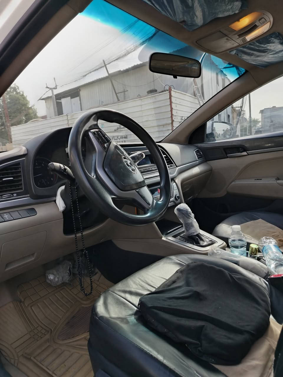 النتر خليجي مويل ٢٠١٧ فتحه وشاشه صغيربدون ضربه مع محرك ٢٠٠٠ فتحه مري شفط صدرجديد بيها سونار بالدعاميه الأماميه مسلصحه وصبغ والان بيهن اشخوط بالدعاميه الأماميه بيها رصعات بيه شخط خفيف بالباب مقبل السائق العنوان حي الاساتذه مقابل حي العامل الثانيه على خط السريع قرب مسبح الرافدين الهااتف *********** محرك
