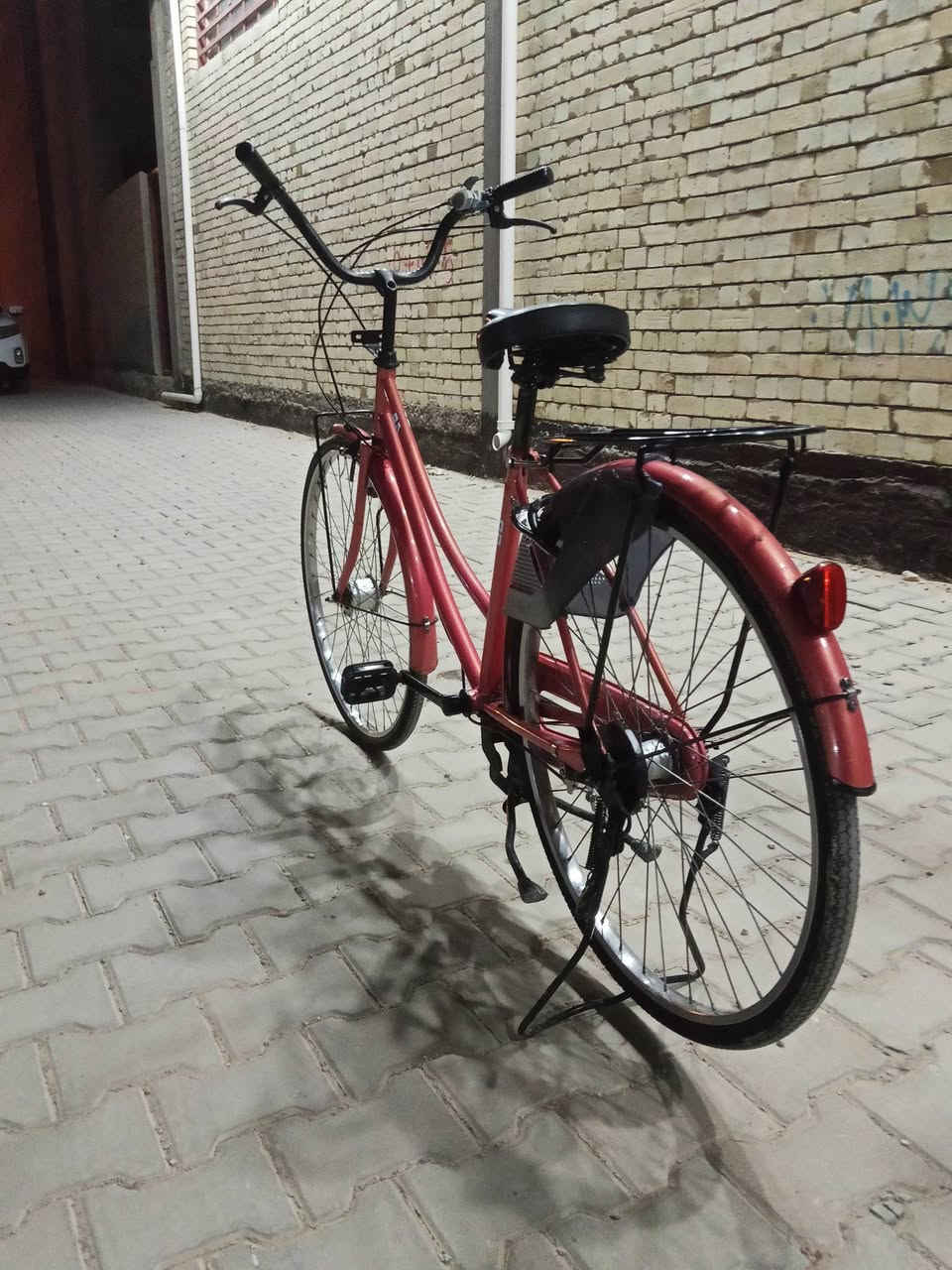 سلام عليكم شباب هاذه الباسكل للبيع السعر خاص الباسكل نضيف وكدامك الصور وشوف الاستفسار لاتصال على ***********
