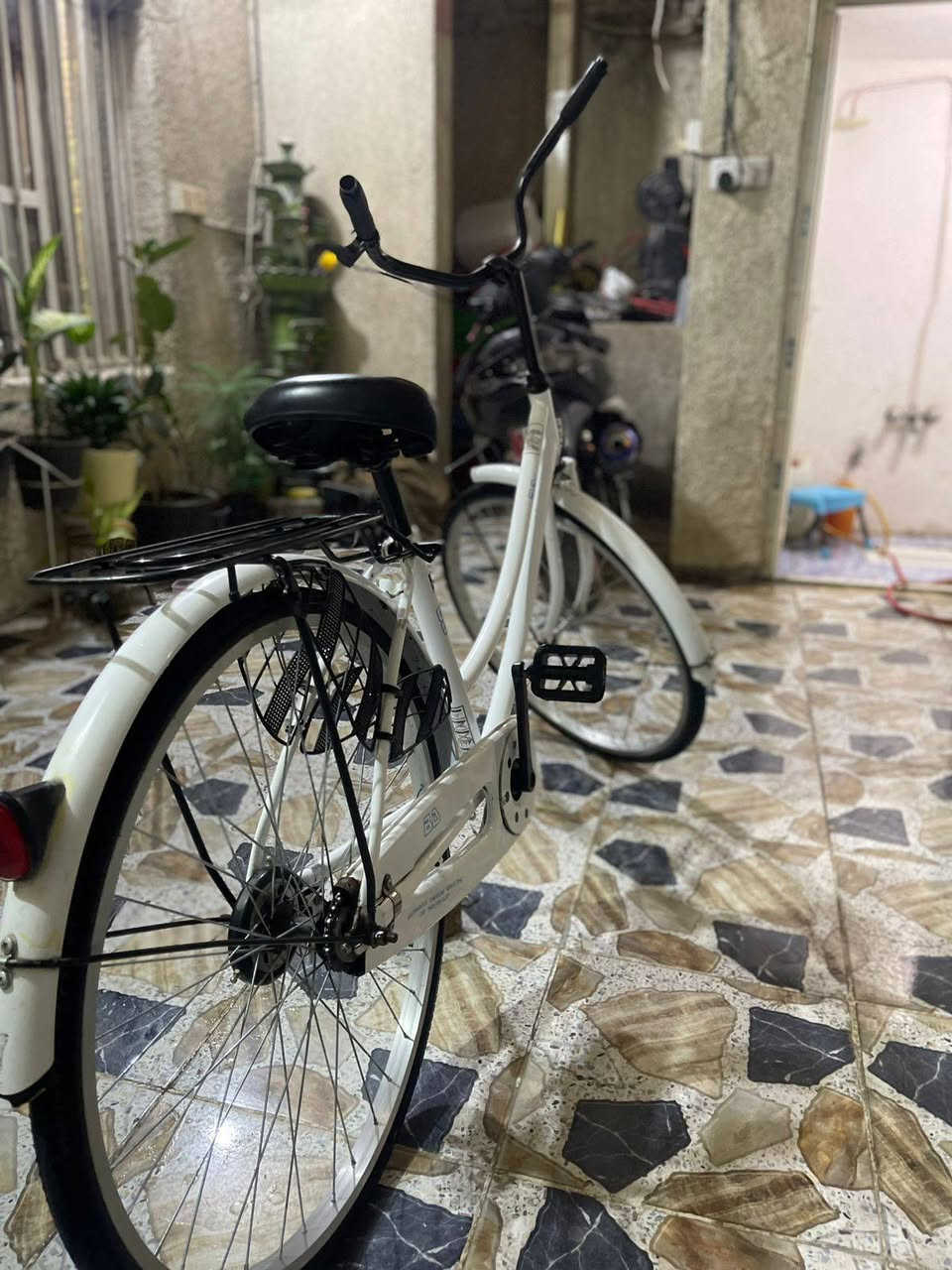 عندي باسكل للبيع 

بناتي حجم 26 

مديل 2022

لون ابيض 🤍☁️

الباسكل شخط مابي 🚲

سعر130 وبي مجال 🤑

باسكل BD 💯

اسفتسار ***********📲

مكاني بغداد الشعب
