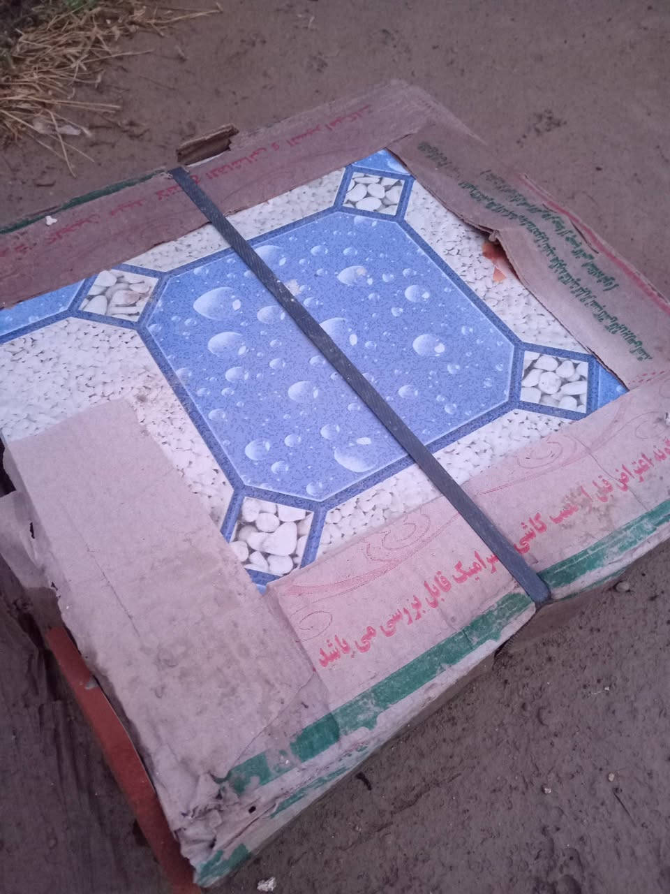 للبيع اربع كارتون سيراميك جدار و
كارتون واحد ارضيه صحيات... للأستفسار 
الاتصال على الرقم.. ***********
