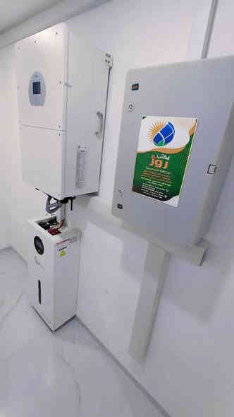 🔋 إنجاز جديد لمكتب روژ للطاقة الشمسية في #اربيل 
🗓️ الاحد 7_12_2025
بفضل الله وبدعمكم المستمر، يسرّ مكتب روژ للطاقة الشمسية أن يعلن إكمال مشروع تحويل منازل للواء هاشم محمد في اربيل إلى منظومة طاقة شمسية متكاملة توفر كهرباء مستقرة على مدار الساعة 🌞، مع نظام تشغيل وإدارة كامل عن بُعد.
🚀 مواصفات المنظومة المنجزة:
🔸 ألواح شمسية 645 واط × 32 – ضمان 12 سنة – شركة Longi x10 نانو سيراميك 
🔸 بطاريات ليثيوم 15 كيلوواط × 1 بسعة 300 أمبير – ضمان 5 سنوات – شركة EVE – أكثر من 8000 دورة شحن
🔸 إنفرتر 16 كيلوواط – قطعة واحدة – شركة Deye – ضمان 5 سنوات
🔸 قدرة تشغيل مستمرة:
    • نهاريًا: 65 أمبير
    • ليليًا: 15  أمبير
🔋 استغناء تام عن المولدة
يأتي هذا الإنجاز ليؤكد التزام مكتب روژ للطاقة الشمسية بتوفير حلول طاقة متجددة موثوقة وآمنة تلائم المنازل والمشاريع التجارية على مدار الساعة، مع أعلى مستويات الجودة.
🌍 عناوين المكاتب:
📍 بعشيقة – حي الربيع – قرب كافتيريا الربيع
📍 شيخان – مفرق شيخان – قرب مطعم عنتاب
📍 سنجار – سنوني
📞 للاستفسار والتواصل:
المهندس قيدار: *********** – ***********
سلام سلو: *********** – ***********
📲 تابعونا على صفحة مكتب روژ للطاقة الشمسية لمشاهدة المزيد من الإنجازات والتحديثات.
#الطاقة_الشمسية #مكتب_روژ #طاقة_نظيفة #نينوى #العراق #بعشيقة #شيخان #سنجار #دهوك #الموصل #طاقة_متجددة #الاستدامة #روژ_تبدع #باعذرة #كوردستان
