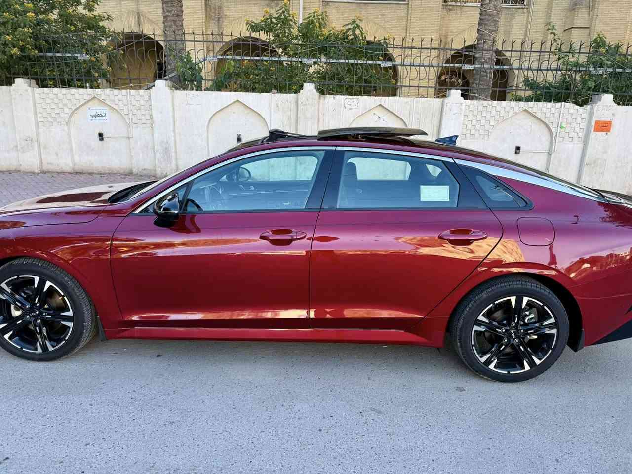 Kia k5 gt line2022.                
مواصفات جي تي لاين مكينه 1600 turbo بانوراما بصمه هند بريك كهرباء لد امامي خلفي drive mode كشن كهرباء مطعم بجلد اسود رادار امامي خلفي قياده ذاتيه نقطه عمياء مري شفط  ويل 18 ماشيه 27000ميل حادث الجاملغ مبدل والباب مصبوغ بدون شاصي ولا لغد وبيهه بادر بلجاملغ الايسر الامامي وبيهه شخط بلجاملغ الخلفي الايسر رايدهه 177ورقه مكاني بغداد

***********📞
