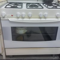 نظيف جدا • فرن • بي مجال