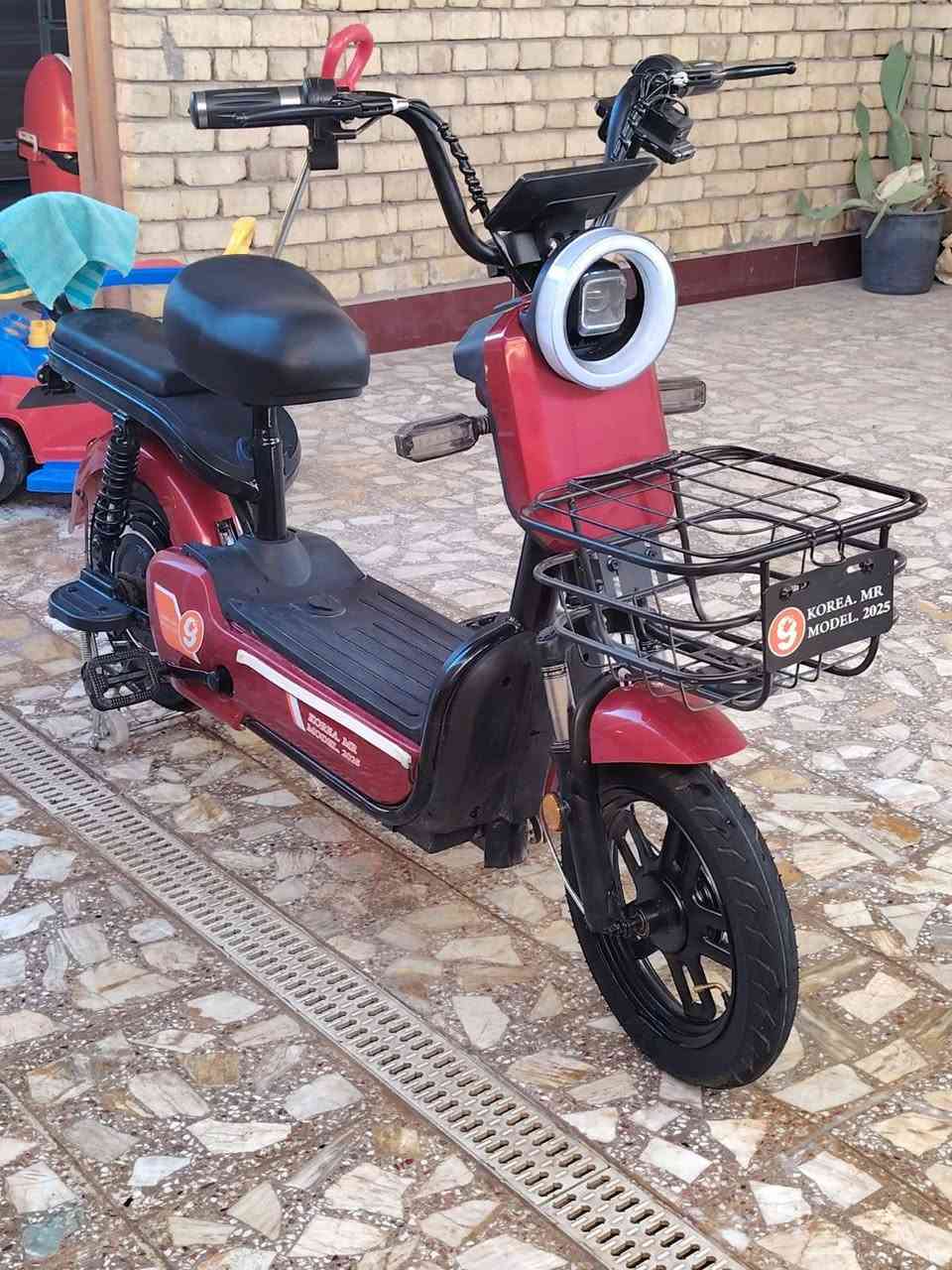 البيع دراجه حجم 14السرعه 60استخدام شهر فقط السعر 325الف وبيه مجال ***********
