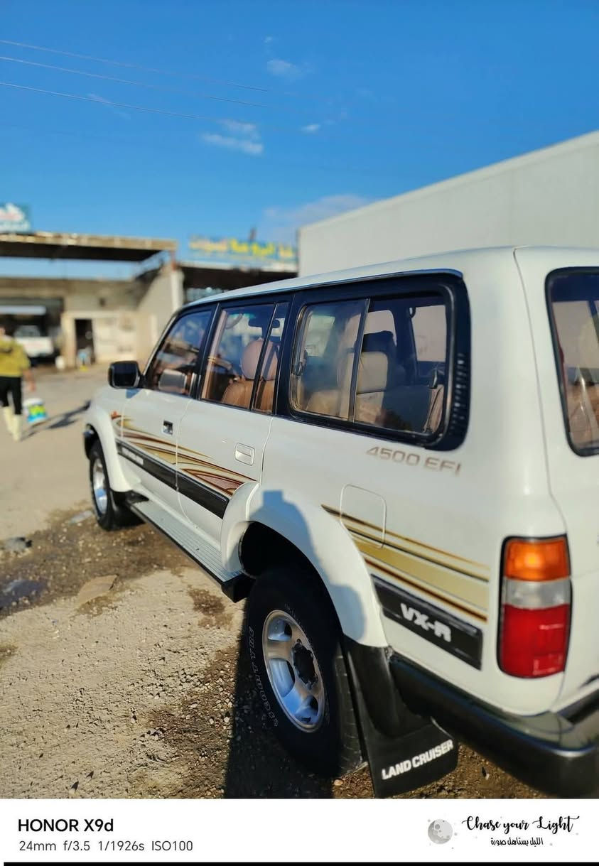 لاندكروز ليلى علوي موديل 1995
السيارة كفاله كير محرك لوكير اكسل دفلوك شاصي كلة مكفول 
بيه تبديل قطعتين بلاد شركة جاملغ السايق وباب الصندوق فقط 
رقم بغداد بأسمي تريد تحويل تريد وكاله الي يعجبك سنوية ل28 
محرك 4500 / كابريتر / منضومة البخاخ تنباع وية السيارة 
تبريد ٣ قطع خير من الله شاشة تاب عازل جام سيارة توه مبولشة ومتعوب عليها وبلعافية ع ياخذها 

واسط قضاء العزيزية

رقم صاحب السيارة 
***********
