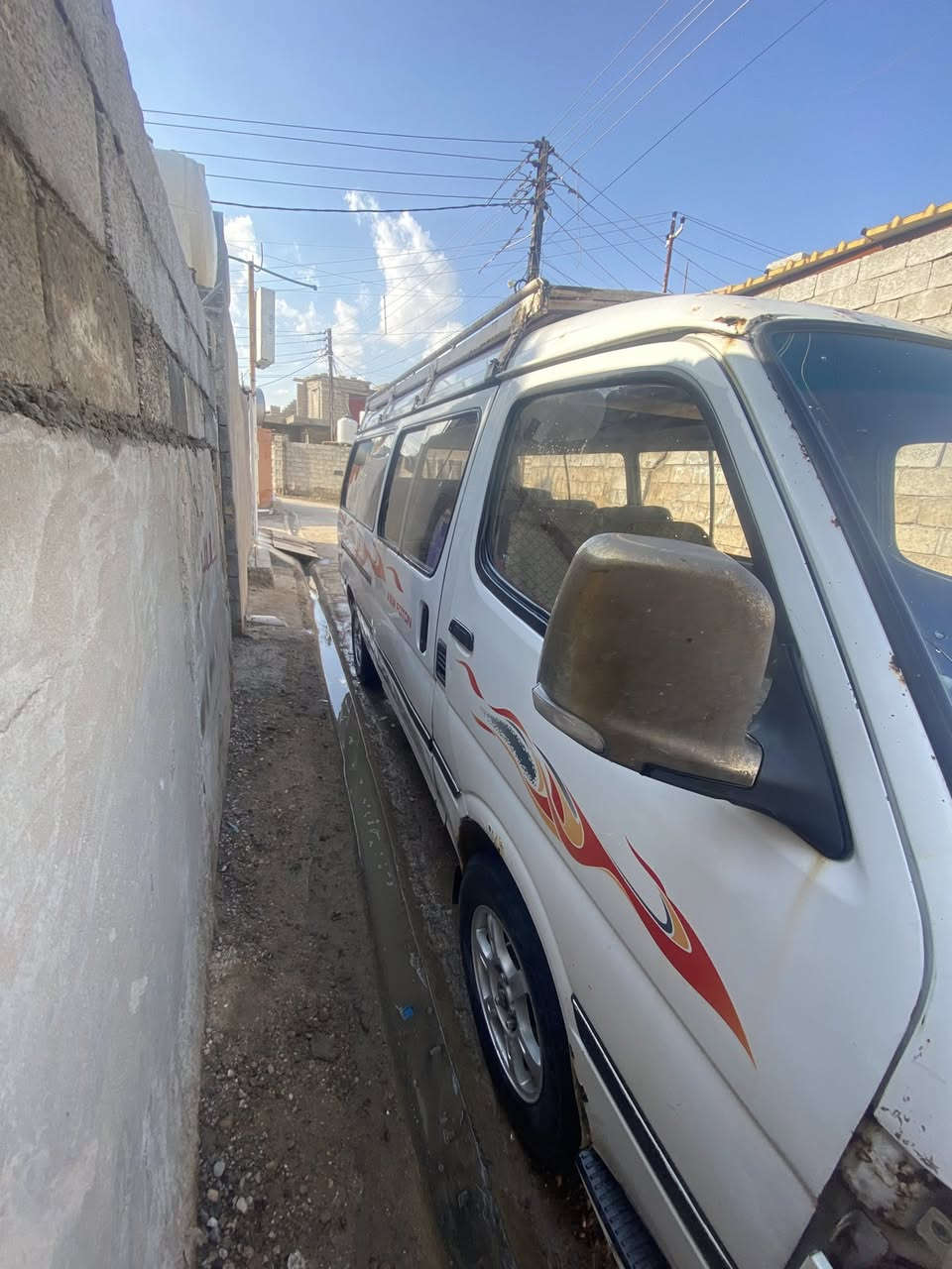 السلام عليكم فتون ٢٠١٣ السعر ٦٥ وبيها مجال عليها غرامات مروريه كير ومكينه خير من الله *********** غير متواجد على الفيس
