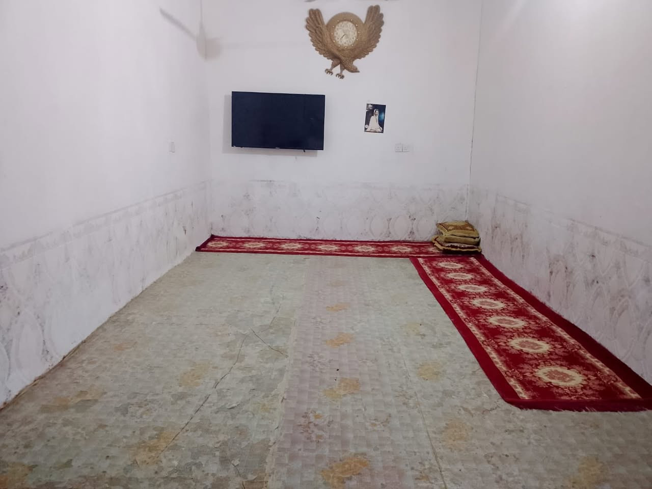 السلام عليكم 
بيت للبيع مكانه حي بجاي المساحة 260 متر 
قرب حي الامام الصادق 
كافة الخدمات موجوده 
يحتوي البيت على 3 غرف نوم و صالة و استقبال و صحيات و مطبخ حار و بارد 
بناء طابوك صارلة سنتين   

‭٠٧٨٤ ٢٣١ ٥١٠٤‬

‭٠٧٨٩ ٣٤٩ ٧٨٦٤‬
