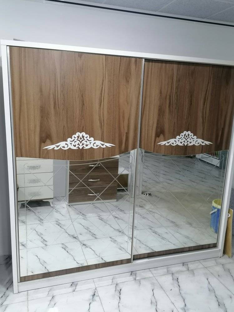 السلام عليكم.. باقي اخر غرفتين وحدة ٦ قطع ووحدة خمس قطع نظام سلايت.. وباقي مهد طفل هزاز وتخت نفر هوه والدوشك والكومدينة.. واسعار مال تصفية وراح ابيعهم باسعار حيل مناسبة لان هذا الاسبوع لازم اسلم المحلات.. للتواصل او الاستفسار هذا رقمي *********** والخاص مفتوح للكل راسلوني وبخدمتكم جميعا.. موقعنا حي البكر فرع نادي نينوى الرياضي.. تحياتي الكم 🌹
