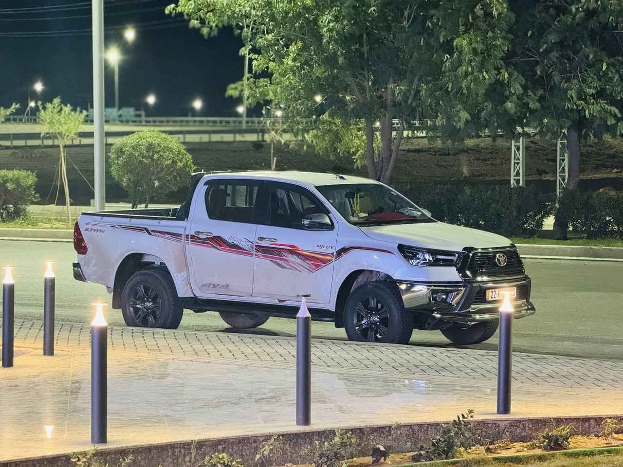 السلام عليكم للبيع هايلوكس 2023سيد نهرو ماشيه73حقيقي گير اوتماتيك مكفوله كفاله عامه من الدعاميه للدعاميه بيهه بطاقة بانزين سنويه بأسمي شرط التحويل السعر 320 $مجال قليل 
للأستفسار ***********
***********
