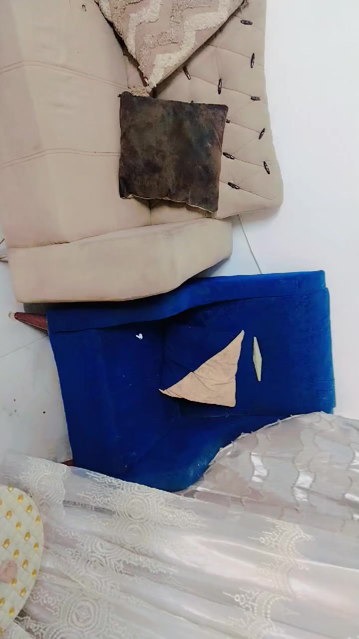 قنفات مستعمله 10 مقاعد سعر 300 العنوان العبيدي رقم ***********
