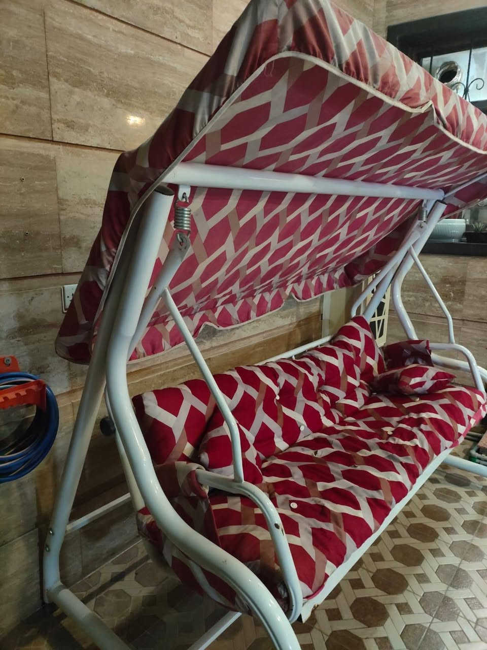 مرجوحة حديقة 
🔹 هيكل حديد قوي وثقيل
🔹 تتحمل وزن عالي
🔹 مقعد واسع ومريح
🔹 مخدات سميكة مع ظهر
🔹 سقف علوي للحماية من الشمس
🔹 قماش نظيف ونقشة مرتبة
🔹 مناسبة للحديقة، السطح، أو داخل البيت
🔹 الحالة: نظيفة جداً / استعمال خفيف
العنوان:صلاح الدين/ تكريت
سعر: 235الف وبيها مجال 
الرقم:*********** متواجد واتساب ايضا
