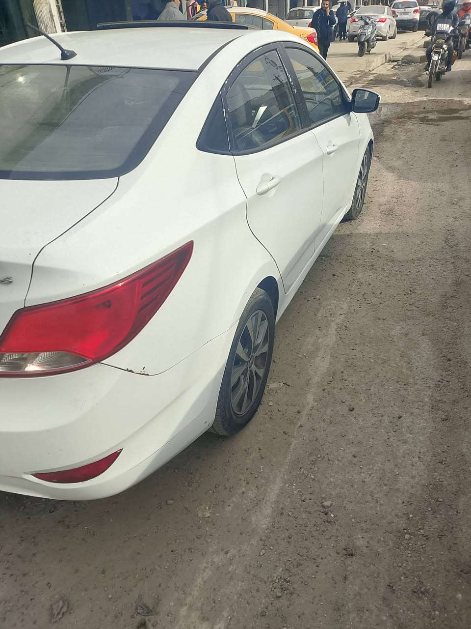 السلام عليكم للبيع سيارة نوع اكسنت موديل 2016 خليجي اللون ابيض فول مواصفات 5 ويلكب تحكم ستيرن فتحة سقف اشاير بلمري لايتات زنون بلادي سنترلك بيهة صبغ 3قطع اثر طخات سنوية لل2030 ورقم جديد مشروع وطني السعر 87وبيها مجال بسيط العنوان بغداد الرقم ***********
