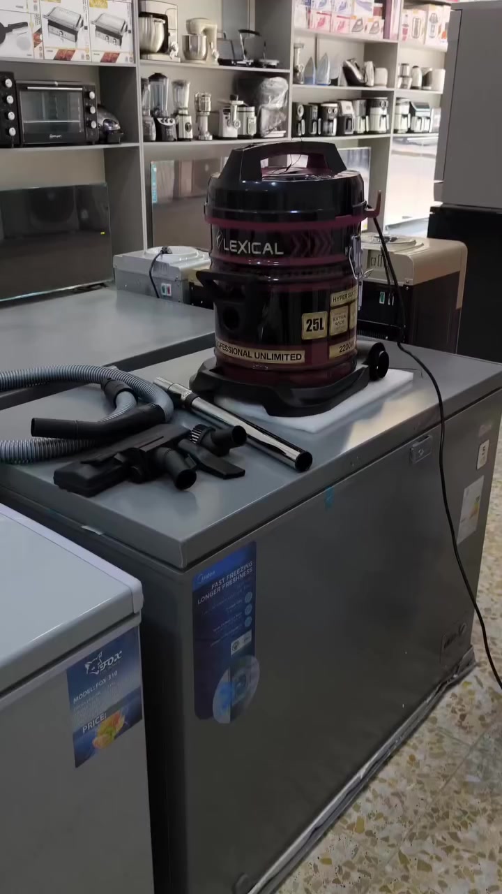 #العراق #اعادة_النشر🔃 #سبالت 
رقم المعرض ***********
المواصفات الفنية:
​العلامة التجارية: Lexical (Professional Unlimited).
​رقم الموديل: LVC-4002-4.
​القدرة الكهربائية: 2200 واط (2200W)، وهي قدرة عالية تضمن قوة شفط ممتازة.
​سعة الخزان: 25 لتر، مما يجعلها مناسبة للتنظيف لفترات طويلة أو للمساحات الواسعة دون الحاجة لتفريغها باستمرار.
​المميزات:
​Hyper Suction: تقنية شفط قوية جداً.
​Extra Wide: فوهة شفط عريضة لتغطية مساحة أكبر أثناء التنظيف.
​تصميم "برميلي" (Drum Design): مصممة للأعمال الشاقة والاحترافية.
​سهولة الحركة: مزودة بأربع عجلات (عجلتان كبيرتان في الخلف وعجلتان صغيرتان في الأمام للدوران 360 درجة) لتسهيل التنقل.
​الأنبوب: أنبوب معدني تلسكوبي قابل للتعديل (متين ويدوم طويلاً).

