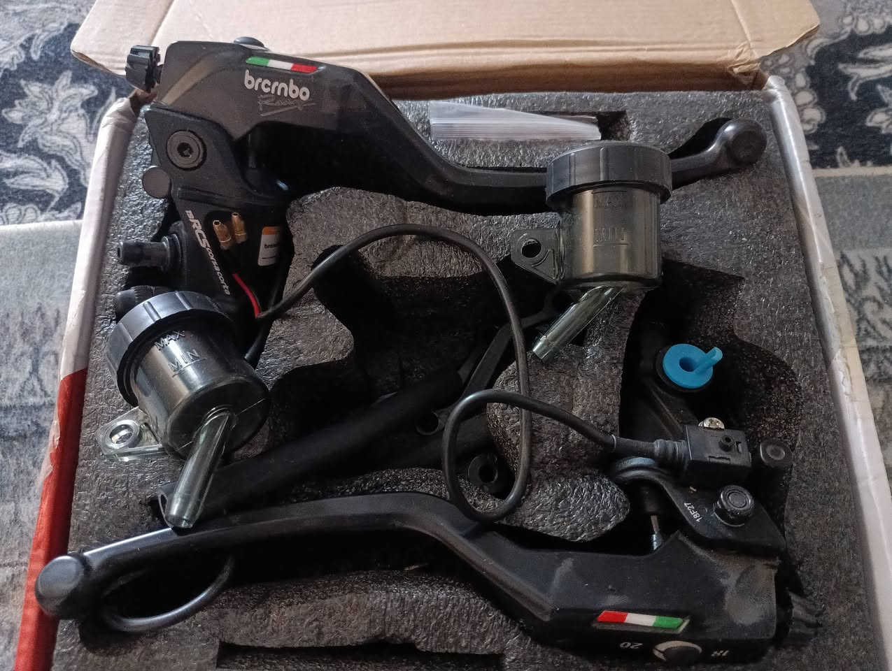 أدوات متنوعه للبيع العنوان بغداد سبع قصور مجمع النوري
***********
