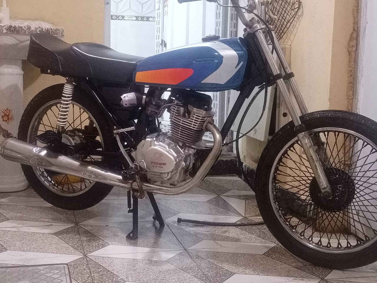 كلك ادوات  تايكر الأصلي مكينه مامفتوحه شرط الفحص  مكفوله من البوكه نهايتهه 450 قفل ***********
