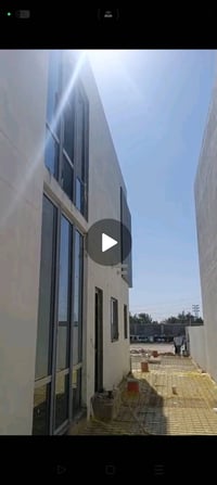 يوجد كادر تركيب وشد الالمنيوم والBBC والكيرتن ول والسكايلايت بط والفصا...