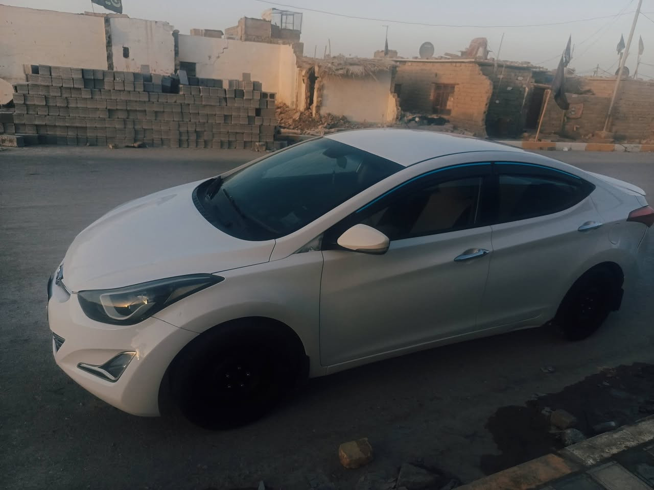 سلام عليكم .. النترا 13 خليجي محدثة 16 مكينة 1600 م كير أرتي مرغوب  كامرة خلفية تحكم ستيرن سيارة مكفولة من حادث بية أربع قطع صبغ اثر طخات سيارة جديدة مال جناي  السعر 95 وبيها مجال لشراي بس بيع مستعجل اتصال الرقم *********** مكان ناصرية سوق الشيوخ
