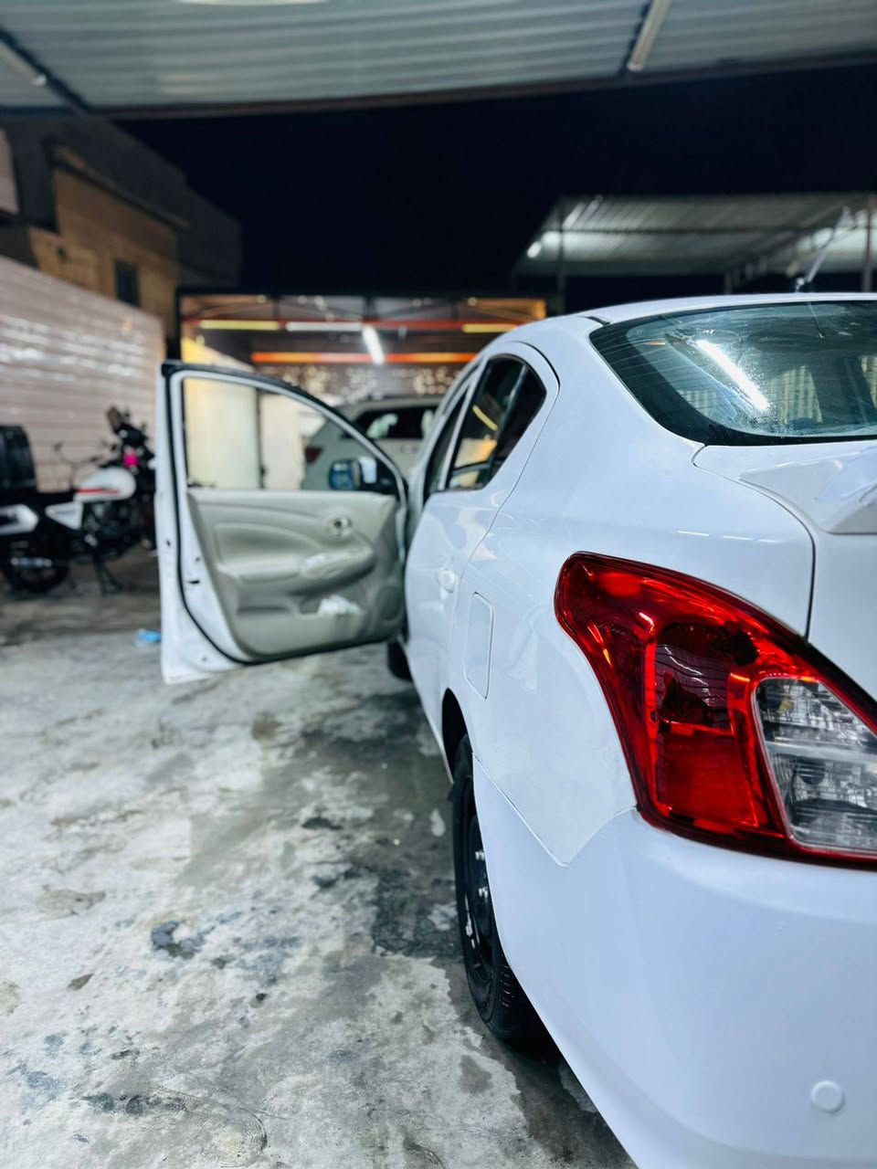 سلام عليكم سني موديل 2019 سياره بيها صبغ باب وجاملغ فقط وباقي كله مكفول تخم تاير  صدر جديد مكينه كير تبريد ثلج صدر كله مكفول راقم شمالي بسمي تحويل ثاني يوم مكاني بغداد سلمان باك راقمي ***********سعر 94 وبيها مجال قليل
