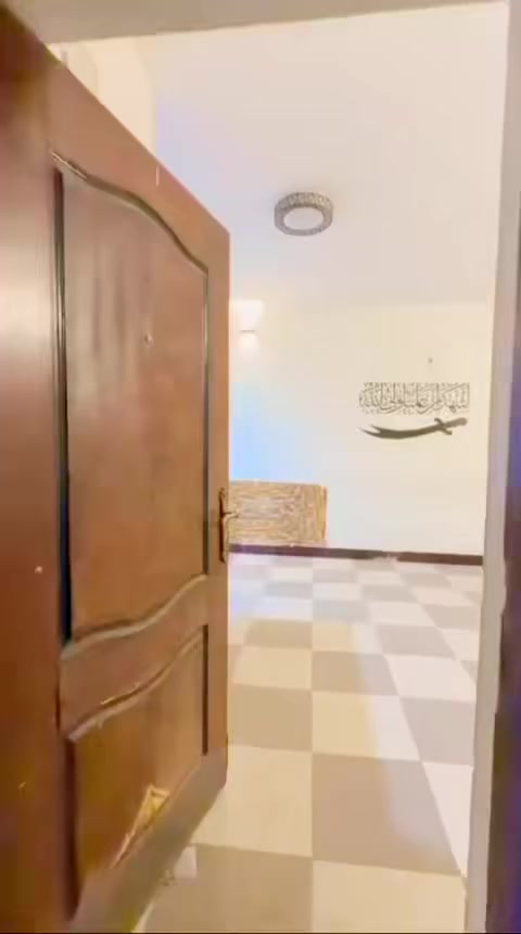 دار للايـجار طابقين 📣📣
يحتوي على ٣ غرف نوم  + حمام عدد ٢ + استقبال + مطبخ 

الموقع كراده - قرب شركة سايبا 

السعر - 1,150,000 قابل للتفاوض بشكل بسيط 

للتواصل / ***********
