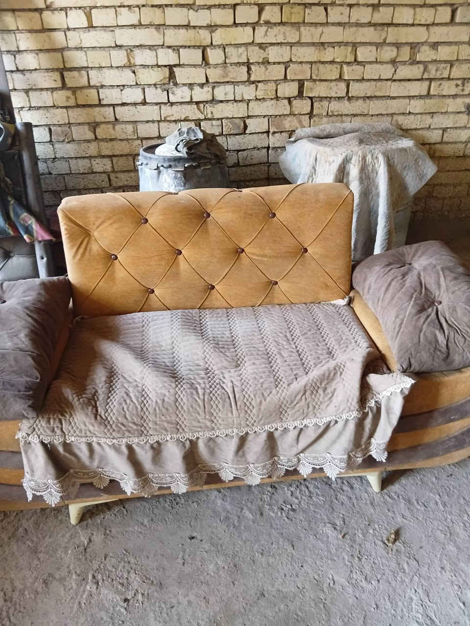 تخم للبيع السعر ١٠٠ قفل فحم  هذا كدامك العنوان دوره ابودشير ١٠ مقاعد  رقمي 
***********
