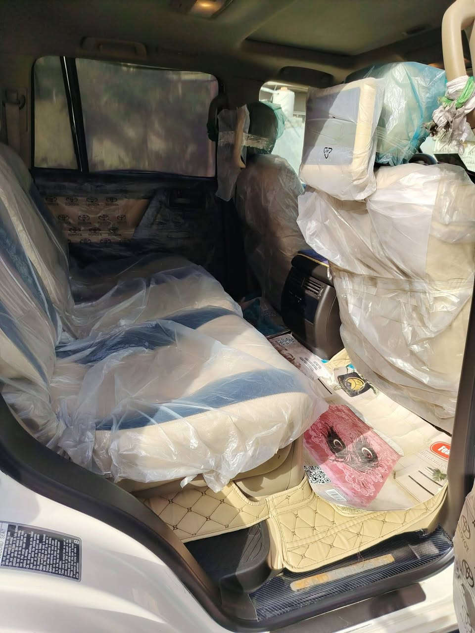 تيوتا لاندكروس موديل 2010 محدثه 2014 مكفوله كفاله عامه  كير مكينه جدد تخم تاير جديد حداديه جديده رقم بغداد بأسمي فول مواصفات المكان النجف ***********
