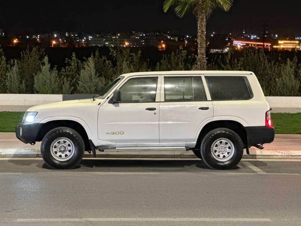 پاترۆڵ ٢٠٠٢ موحەسەن
سەنەوی تا ٢٠٣٠ تازەیە 
گێرو مەکینەو ئەکسل بەشەرت 
٢ پارچەو نیوی بۆیاخە 
هیچ تەقیوی نیە تەنانەت بەتانەشی بەشەرت
نمونەیە لە جوانی
غازو بەنزینە 
0770 1908654
105 وەرەقەو مجال السليمانية, العراق
