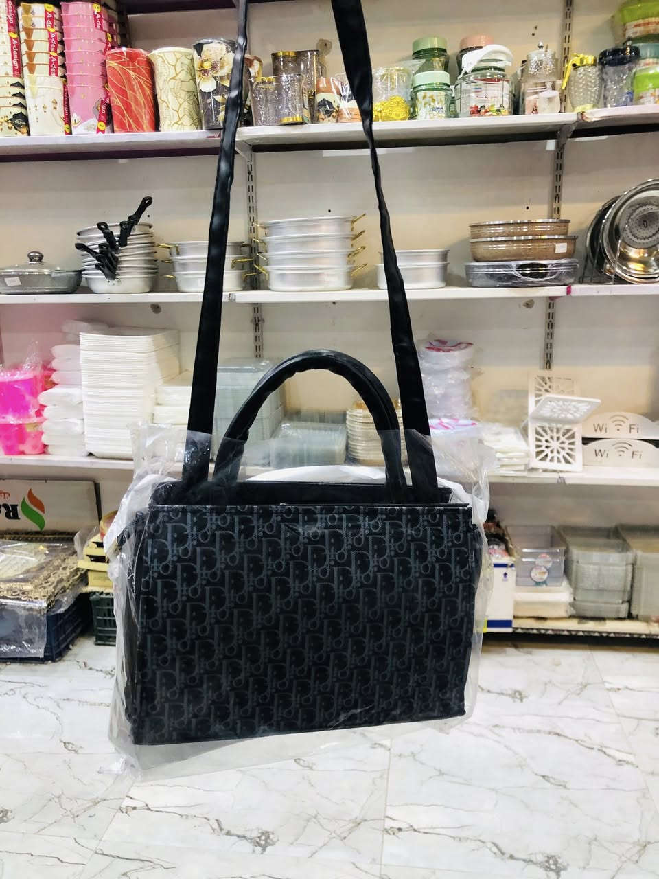 #مجمع_بيت_الاسرة_تم_وصول_بضاعه. 
#تخفيضات_ناااااااار .    
# تحطيم_بعالم_الأسعار ‏ ‏السعر ٣،٥٠٠. 
العنوان -رمادي  -شارع عشرين فرع مقابيل  حلويات العيد رقم هاتف ***********  
الاسعار داخل كل صور يوجد خدمه توصيل
