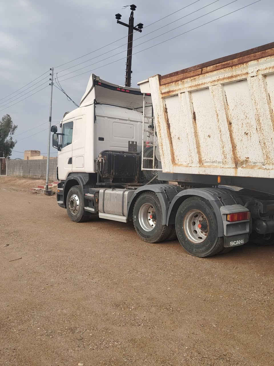 سلام عليكم سكانيه للبيع الفين وسبعه
عربانه دار قصاب
مكينه جديده الفين وربعطعش تخم تاير راس وعربانه***********
