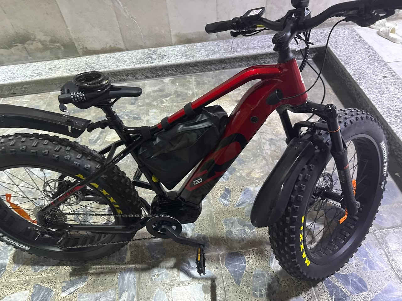ماركة كندية (🇨🇦)
دراجة كهربائية مقاس كبير / دراجة IGO الذكية
1. محرك Ananda M100 بقوة 500 واط و48 فولت
2. بطارية سامسونج 48 فولت 15 أمبير
RST REENEGADE شوكة تعليق تعمل بضغط الهواء .3
مسافة حركة 120 مم مع قفل
4. شاحن MEGETAC بقوة 48 فولت 3 أمبير، موصل رباعي الأطراف، عتمد من UL
5. فرامل قرصية هيدروليكية TEKTRO HD-E350
6. كاسيت SHIMANO 11-36T ذو 9 سرعات
7. ترس أمامي 34T
KMC E9-S سلسلة .8
9. غطاء بطارية YS728 - أسود
TUYA تطبيق .10
Bluetooth .1l
12. مقعد متحرك (دروبر بوست)


**إذا كنت صاحب هذا الإعلان وتريد حذفه لأي سبب، رجاءا أرسل رسالة إلى الدعم الفني**