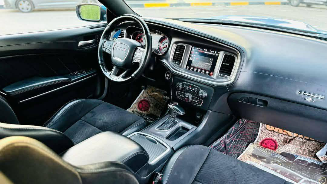 للبيع جارجر ارتي ماكس خليجي وكاله  مكفوله
الموديل :2019 فول مواصفات سلايد فتحة 
العداد : 65 الف كيلو
اللون: بحري مميز 
المحرك :5700 
 
المواصفات :
* نسخة  GT - SUPER TRACK PAK.
* مصابيح أمامية زنون . 
* كشافات الضباب زنون . 
* المصابيح الأمامية مع LED . 
* حساسات . 
* شاشه كبيرة مع نظام ملاحة نفكيشن GPS .
* الشاشة مع اوپشنات SRT . 
* سستم صوت الپاين .
* ويل قياس 20 انج . 
* فتحت سقف (سلايد) . 
* مقاعد جلد مميز
* تشغيل عن بعد . 
* محدد سرعة . 
* تلفون بلوتوث . 
* كاميرا خلفية .
* مرايا متحسسة للاضاءة العالية .
* كير شفتر بالستيرن . 
* دخول ذكي (بصمة) 
وبقيه مواصفات RT maxالمعروفه
رقم بغداد 
بغداد السيدية
***********
