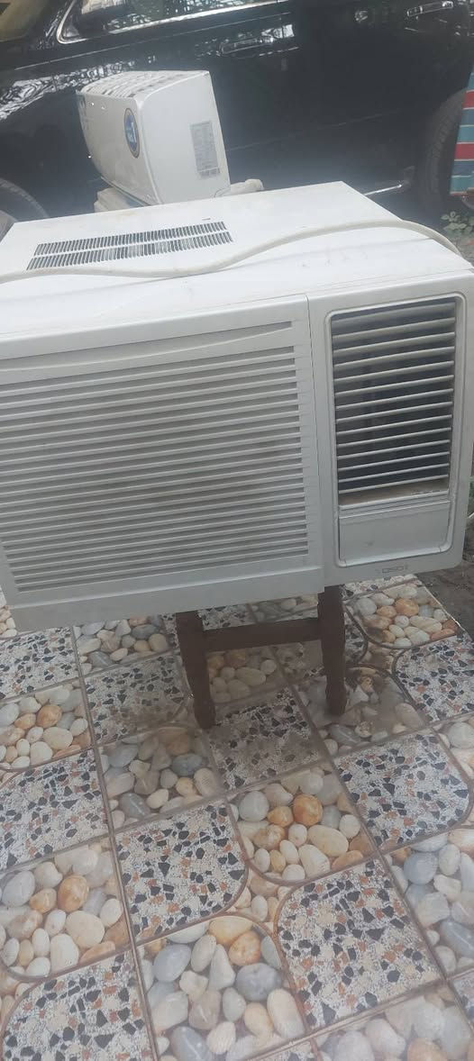 سبلت طن ونص ميديا للبيع شغال ب 300
ومكيف طنين  توست نضيف استخدام سنه وحده  شغال ب 300
للاتصال ***********
