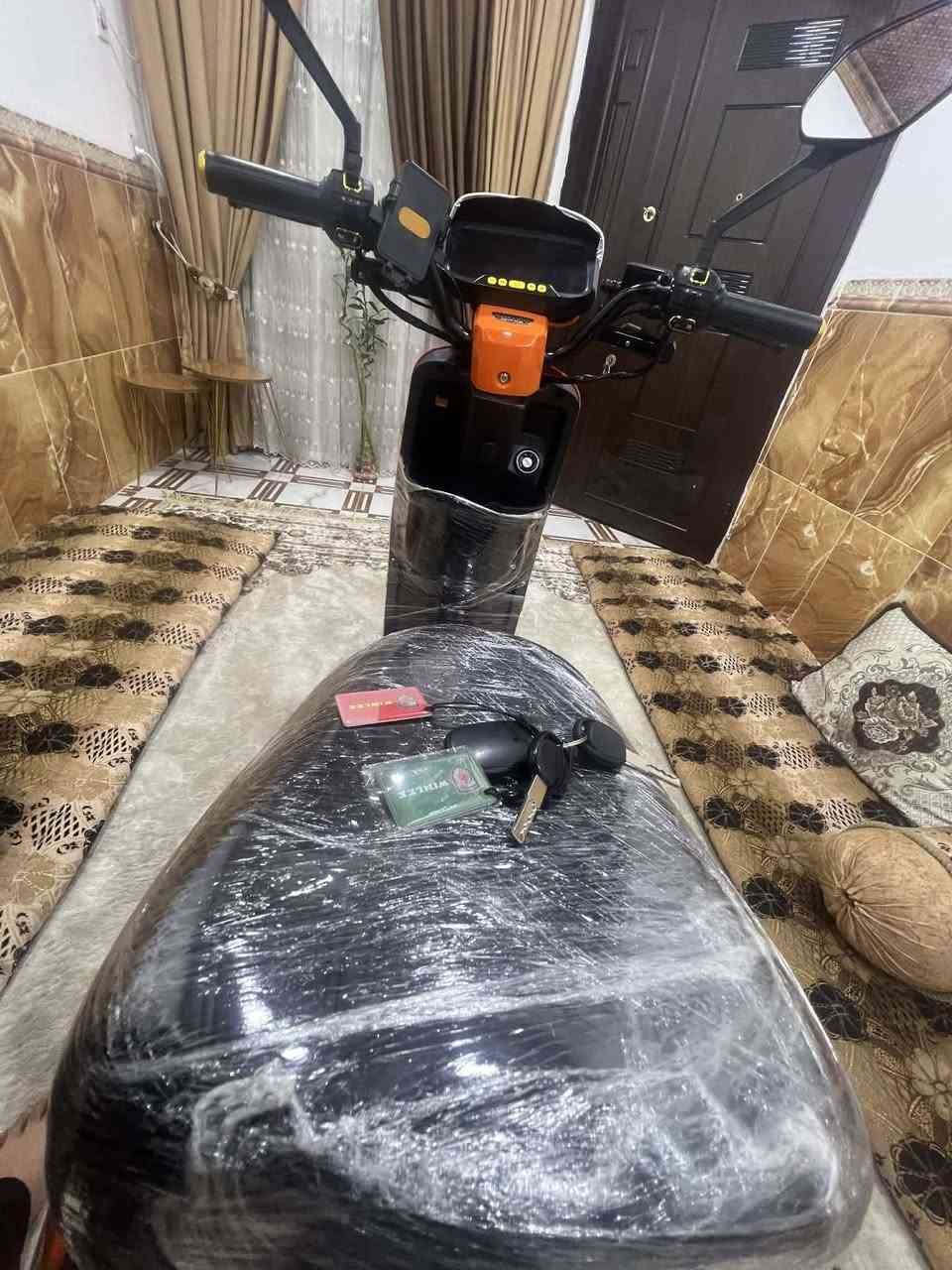 متاح للبيع 
دراجه شحن نوع R9 ونلي الأصلي ببطارية 32 أمبير انتاج 2026 فول موصفات تقطع مسافه 50كيلومتر وتتحمل وزن 150كيلو حقيقي سرعه 109 شاشه بريكات دسك هايدروليك نضام باركينج ونضام بك R سماعات بلوتوث موديل الأحدث تشغيل كارت بصمه مفتاح متوفر سعر525 بي مجال لطيبن رقم هاتف ***********
