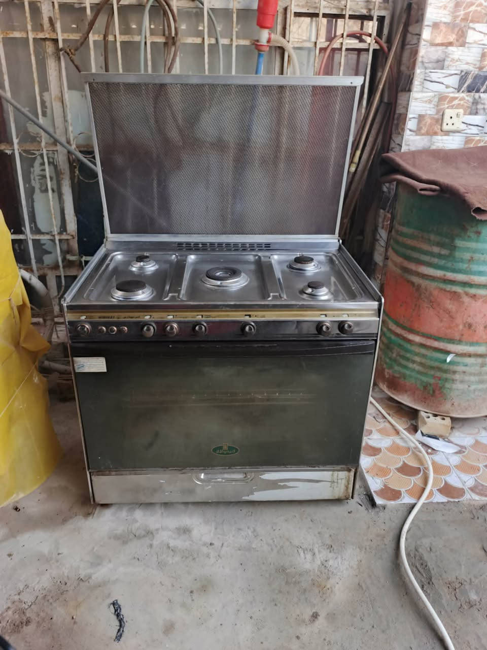 السلام عليكم طباخ كريازي باب اول استعمال قليل أخو الجديد🆕 السعر 250 الرقم ***********واتساب
