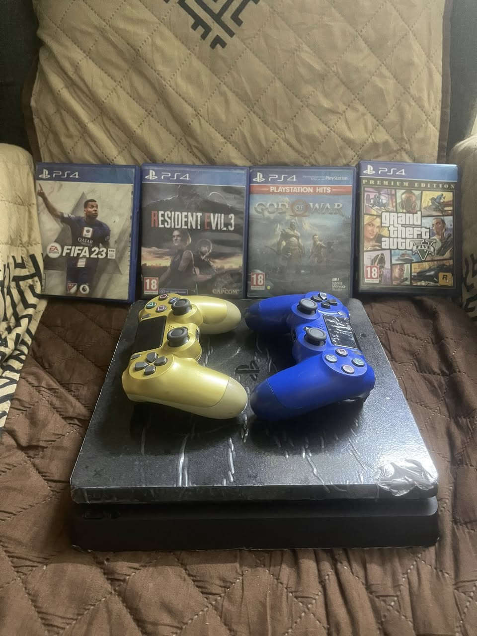 السلام عليكم بلي فور سلم مستعمل نضيف  جدا  كامل ملحقاته كيبلاته ويدات عدد2 اصليات واقراص عدد 4 نضيفات جدا الجهاز لا مفتوح والمصلح  اول مانزل اشتريته يعني موال باله ولا مستعمل الجهاز لك استيكر  مكاني بغداد


**إذا كنت صاحب هذا الإعلان وتريد حذفه لأي سبب، رجاءا أرسل رسالة إلى الدعم الفني**