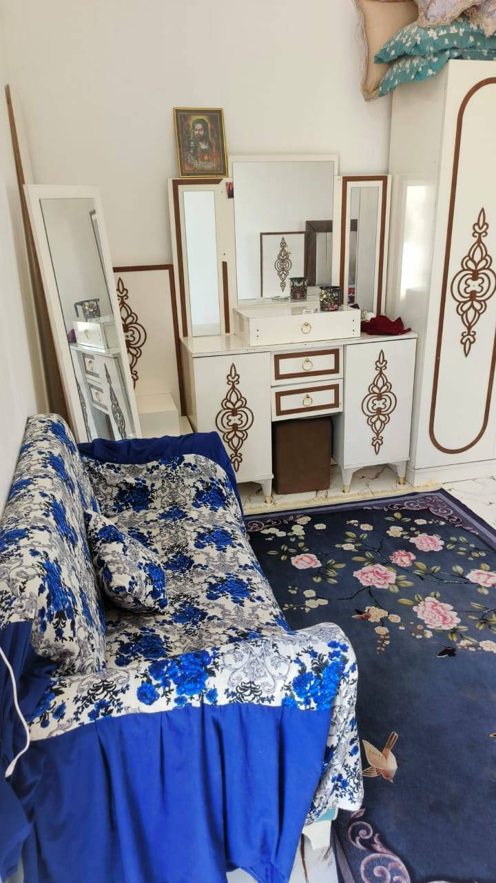 بيت للبيع شارع ابو الماش يم الجملون كل الخدمات متوفرت مساحة البية, 220 يبعد عن التبليط 200 متر مبني منه غرفتين وصحيات جاهز للسكن سعر البيت قفل 15 مليون للتواصل ***********

