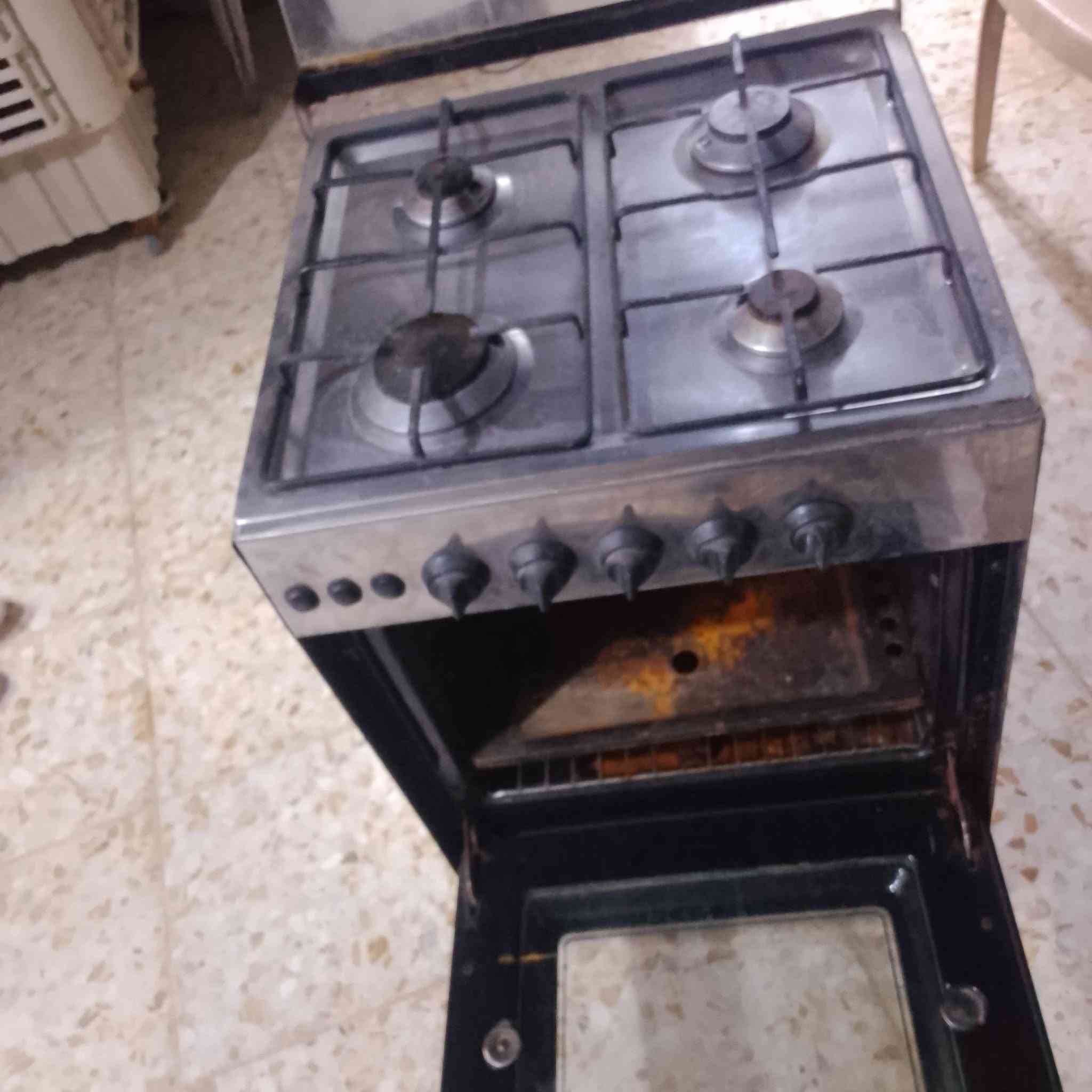 طباخ للبيع ١٠٠ الف بغداد الأمين ***********
