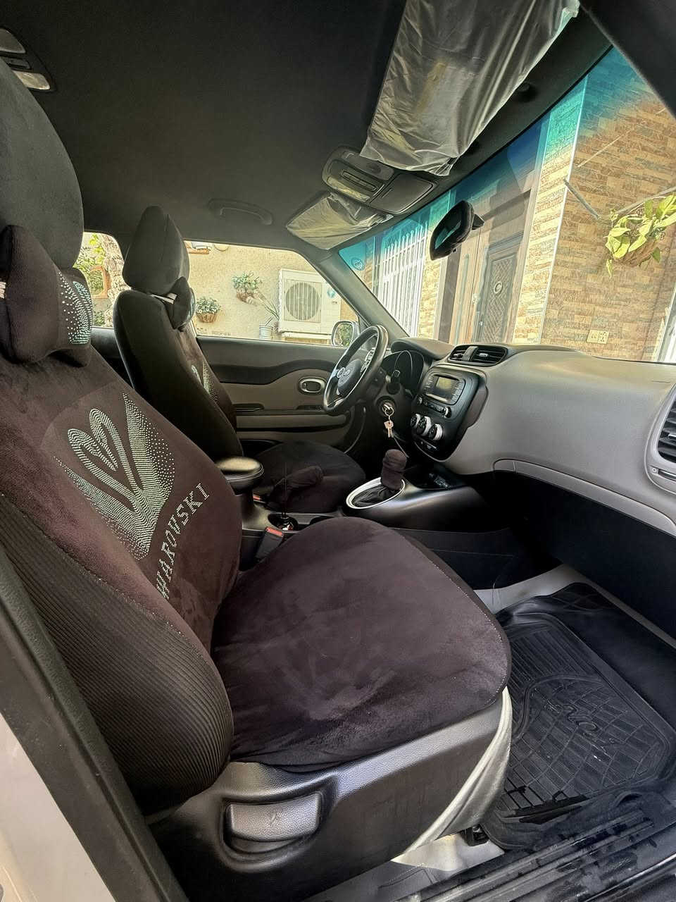 السلام عليكم سياره صول بسمي رقم سلمانيه.     عنوان بغداد  وارد امريكي محرك الفين 
رقم ‭+964 772 489 6924‬
السعر 120وبيه مجال بسيط
